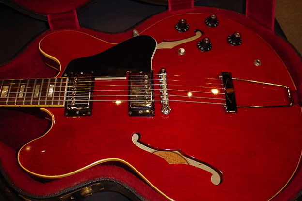 Gibson ES-335：世界初のセミアコと派生型について | K.T Dogear+